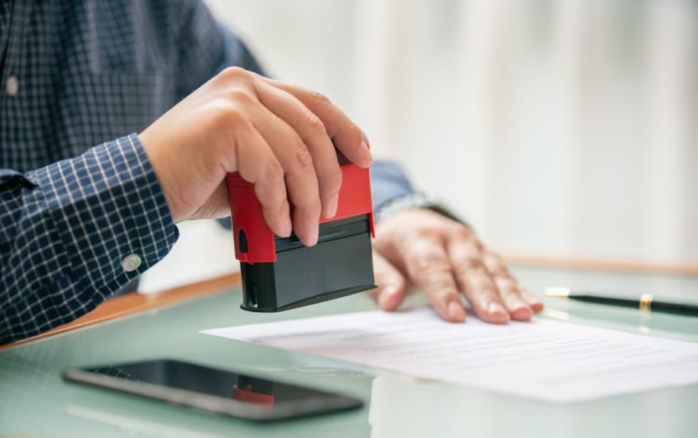 How does PRO Services facilitate easy business setup in Abu Dhabi?